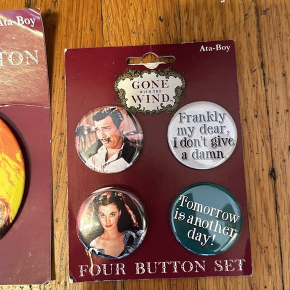 Set of 5 Gone With The Wind Buttons/Pins - Picture 3 of 6